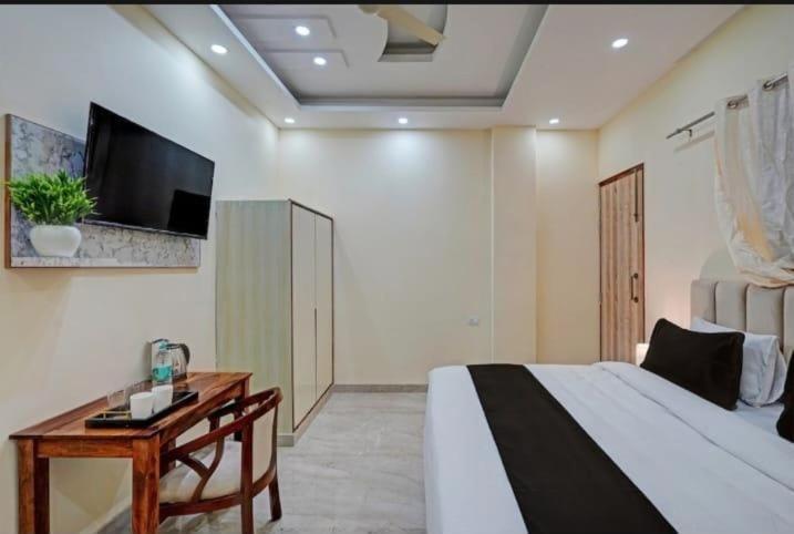 Shourya Hotel And Banquet Noida Dış mekan fotoğraf
