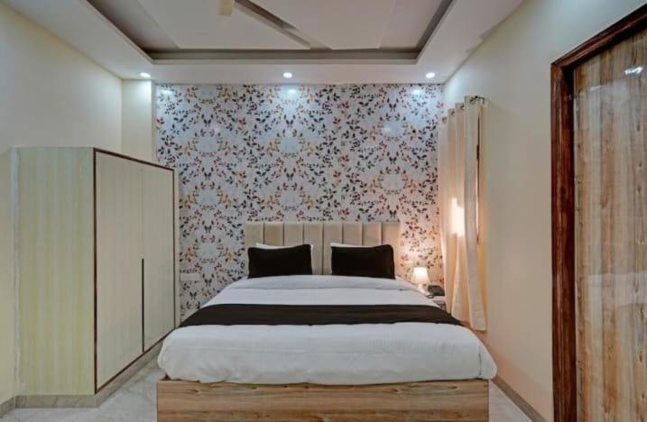 Shourya Hotel And Banquet Noida Dış mekan fotoğraf