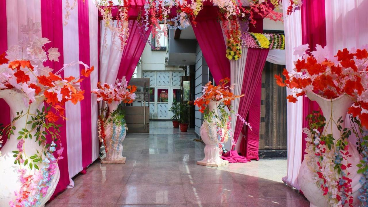 Shourya Hotel And Banquet Noida Dış mekan fotoğraf