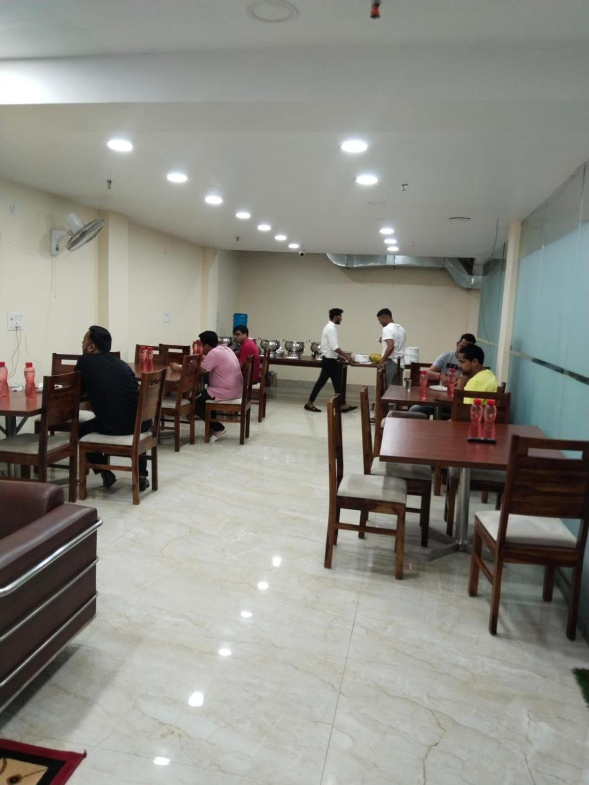 Shourya Hotel And Banquet Noida Dış mekan fotoğraf