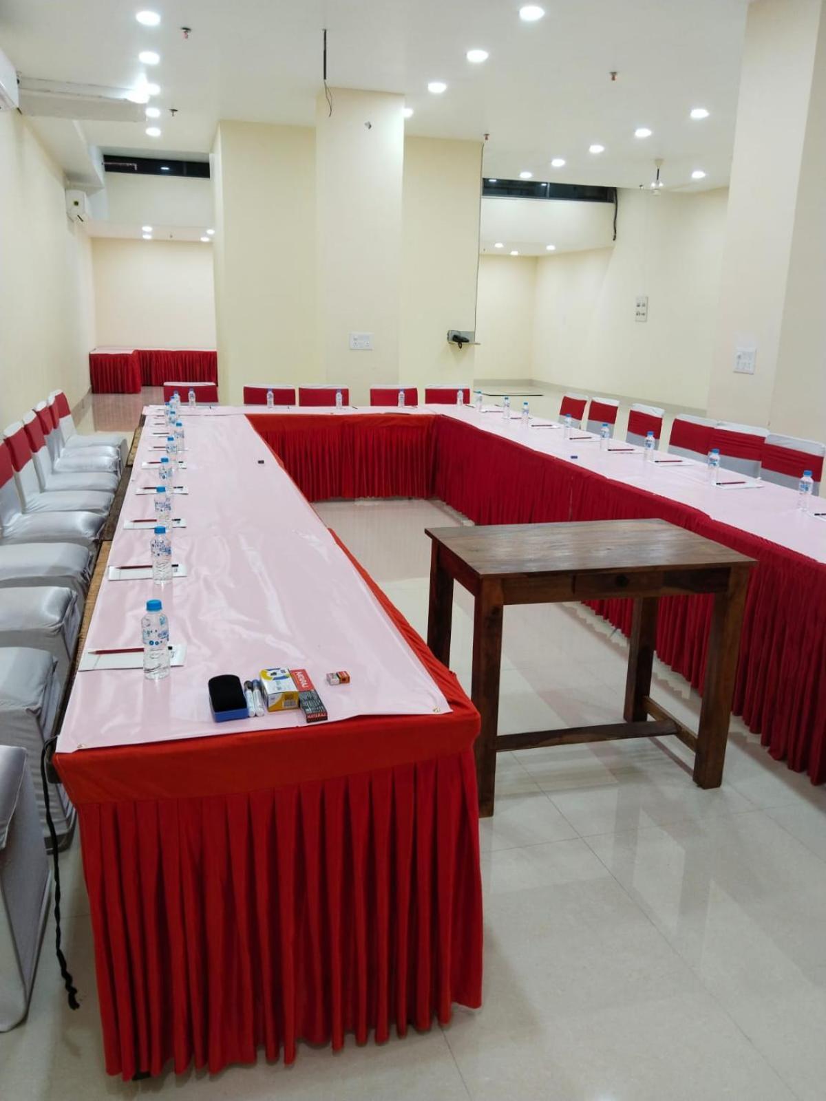 Shourya Hotel And Banquet Noida Dış mekan fotoğraf